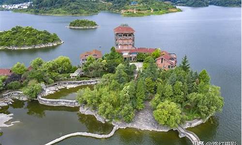 天气热去哪里旅游凉快_天气热了去哪里玩